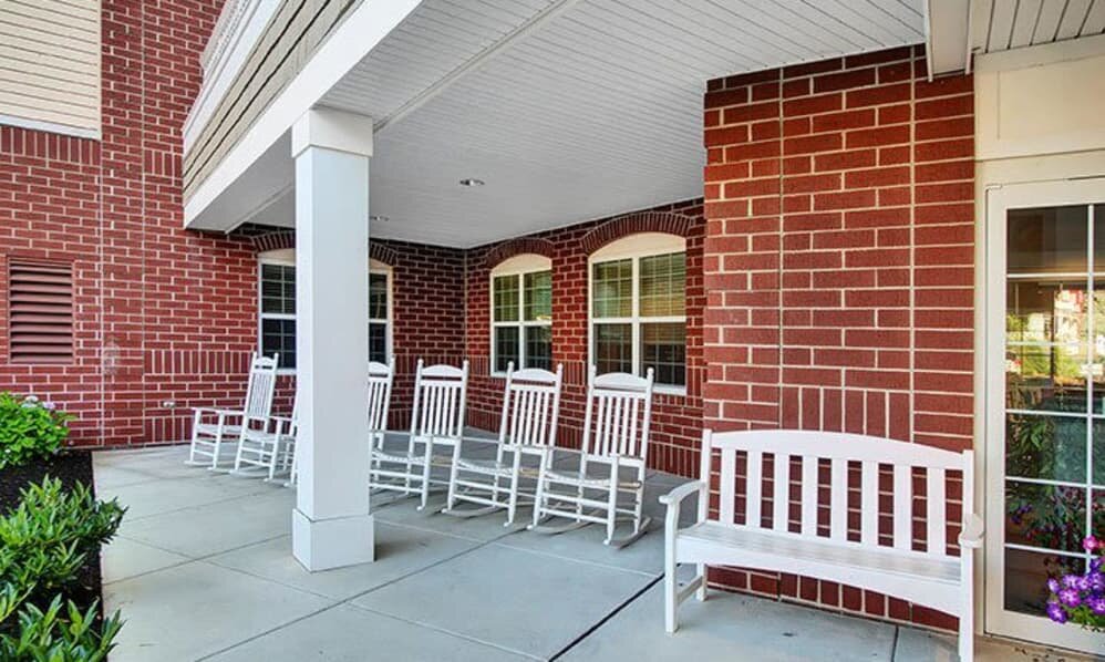 front-patio-sitting-at-our-senior-living-home-in-ephrata_iybjyw.jpg
