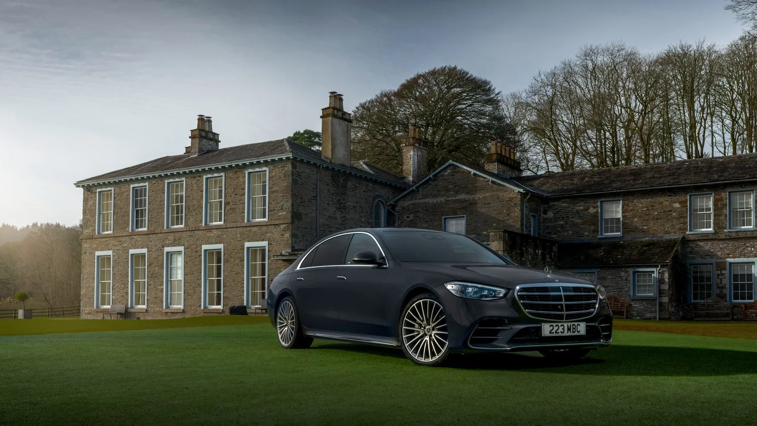 Mercedes-Benz S-Class chauffeur car for Manchester Airport transfers