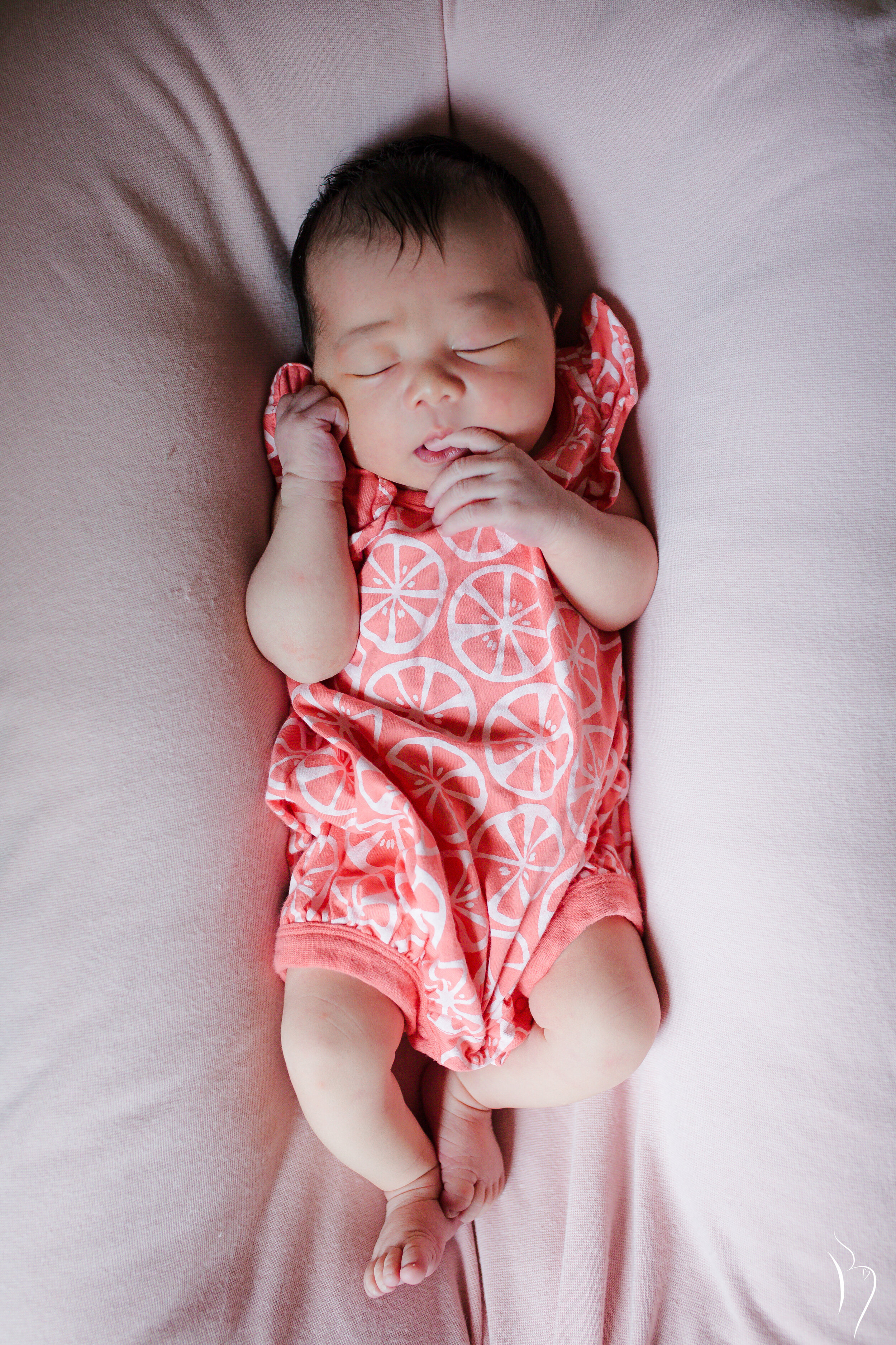  St. Louis maternity birth newborn photographer. Provides maternity birth newborn photography services in the St. Louis metro area. Missouri birth photographer. 