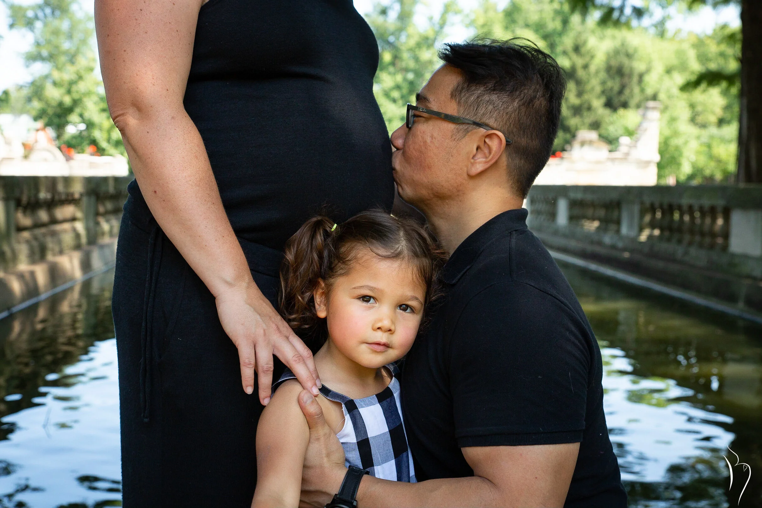  St. Louis maternity birth and newborn photographer.  Provides maternity birth newborn photography in the St. Louis metro area.  Missouri birth photographer. 