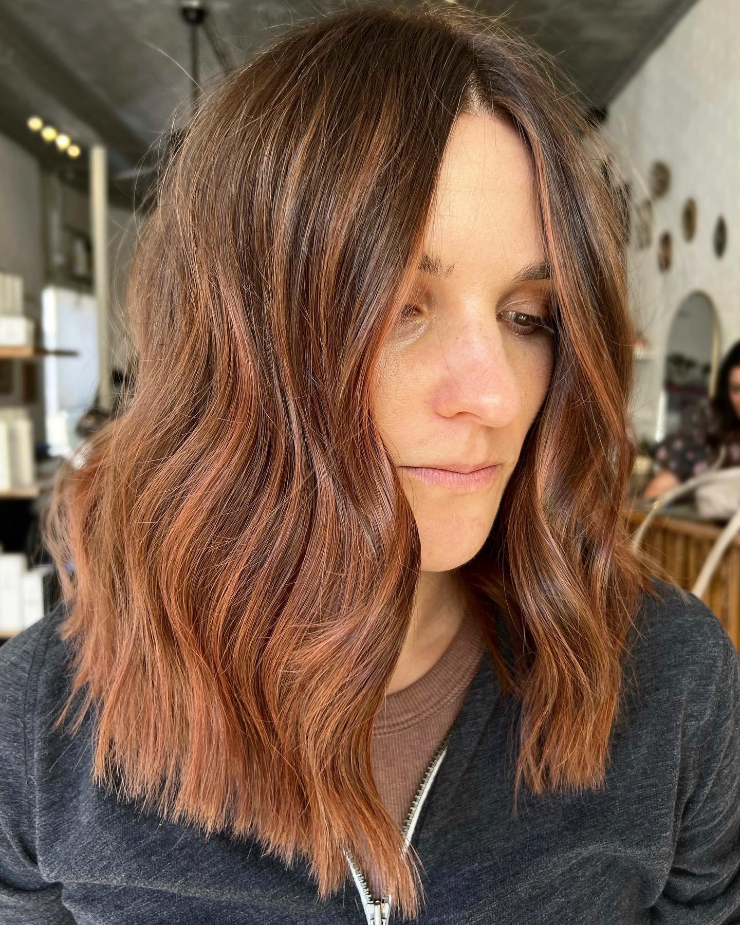 Copper and naturals are having their moment this year and we are here for it, loving this chocolate copper balayage 🙌
&bull; hair by Sydney @stotka_styles &bull;
.
.
.
#chocolatecopperhair #behindthechair #copperhair #cowboycopper #rvasalon #rvahair