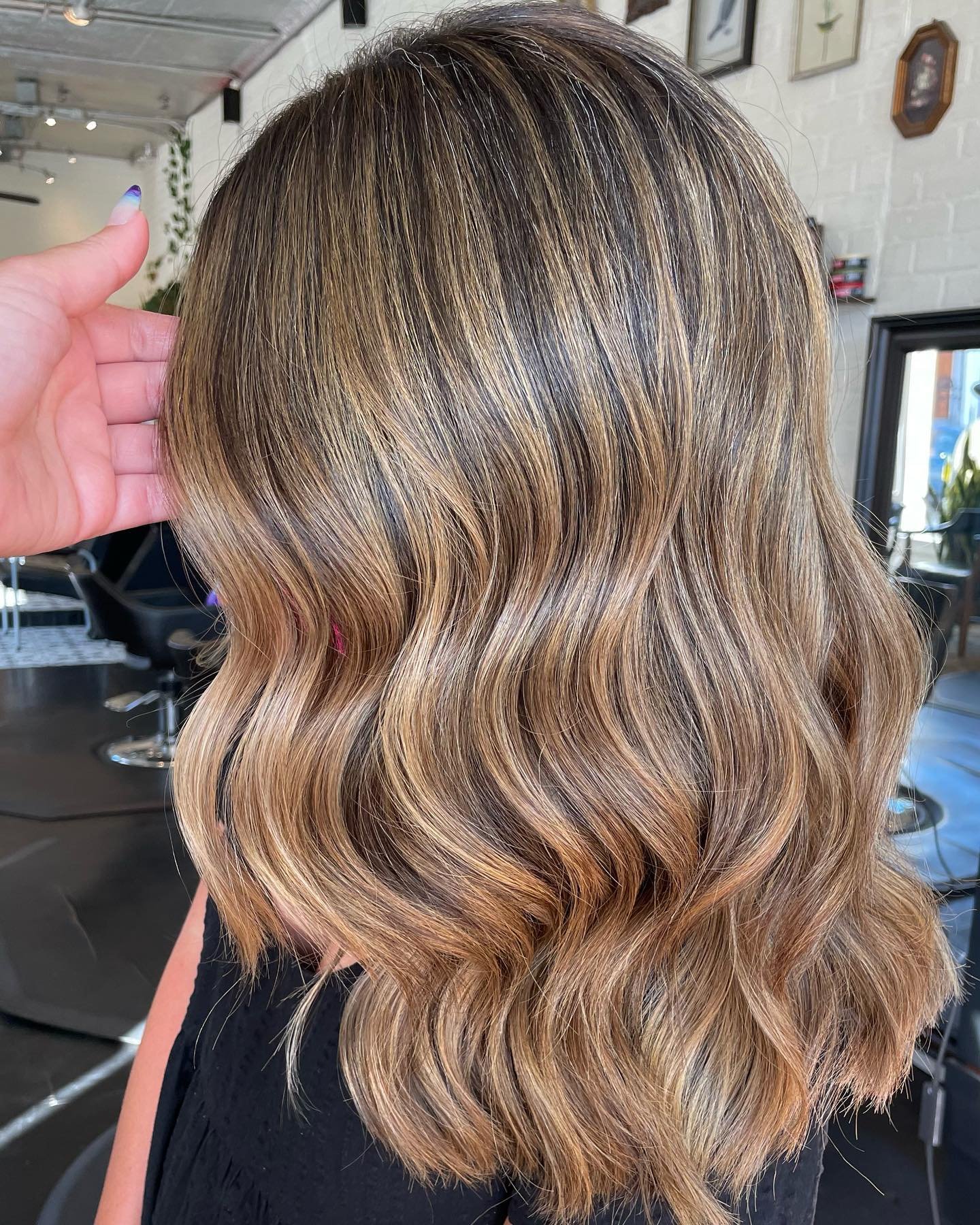 Warm, dimensional and healthy ✨ a perfect trifecta 
&bull; Hair by Hillary &bull;
.
.
.
#dimensionalcolor #dimensionalbrunette #brunettebalayage #behindthechair #rvahairstylist #rvasalon