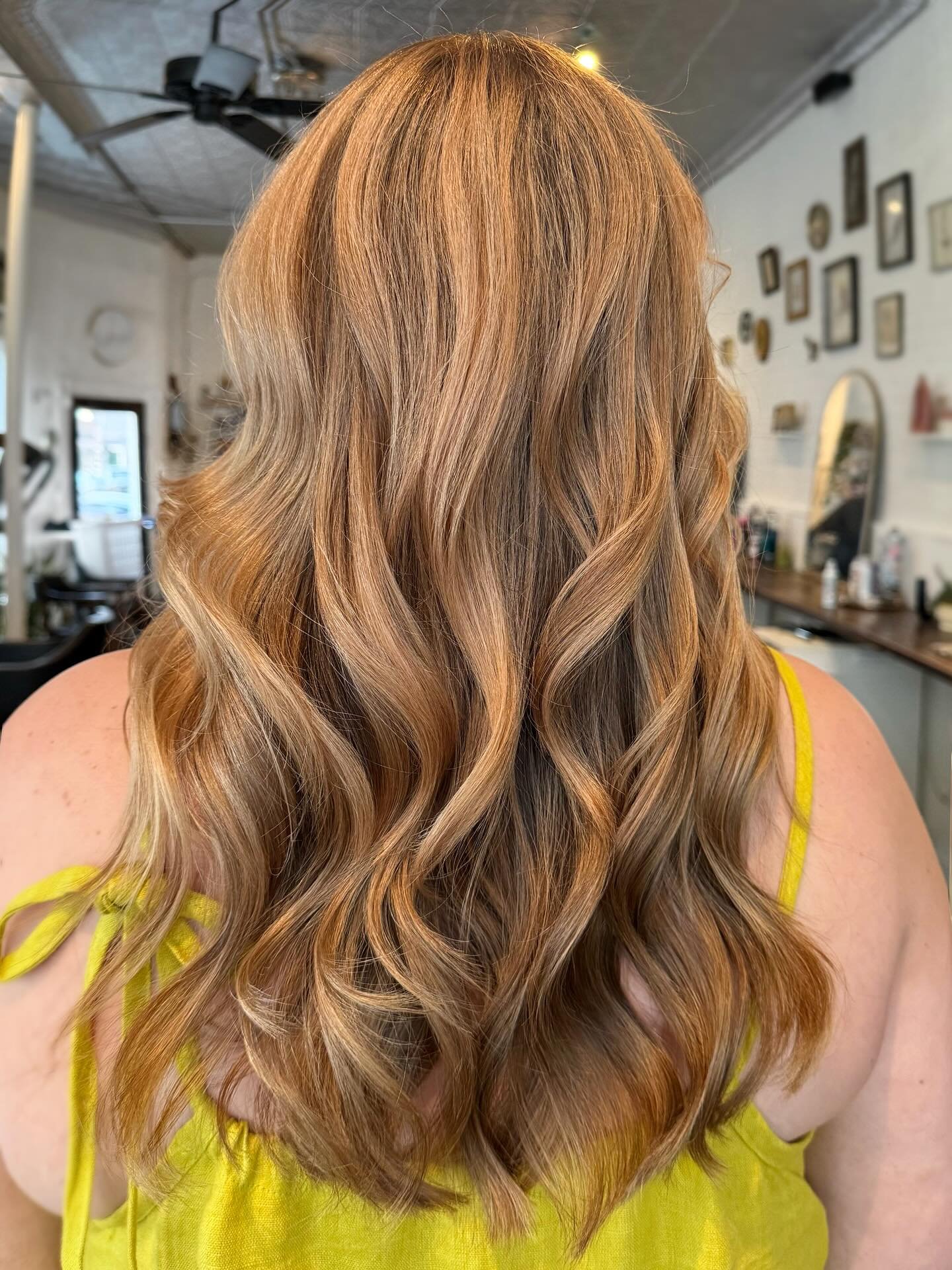 Strawberry blonde or copper? Or both? 🍓🧡 
&bull; hair by Hillary &bull; 
.
.
.
#rvasalon #rvahairstylist #strawberryblonde #copperhair #copperhighlights #copperbalayage #randco #oribe