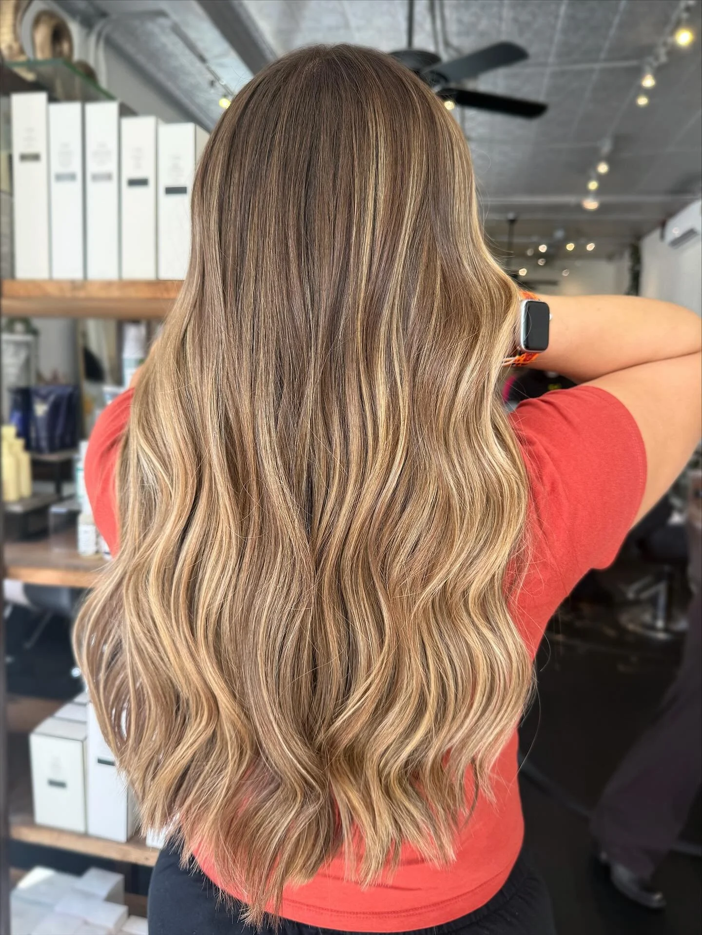 It&rsquo;s a Before &amp; After for this blonde, dimensional &amp; low maintenance gorgeous hair ✨ 
&bull; Hair by Maggie @sterlingblonde &bull;