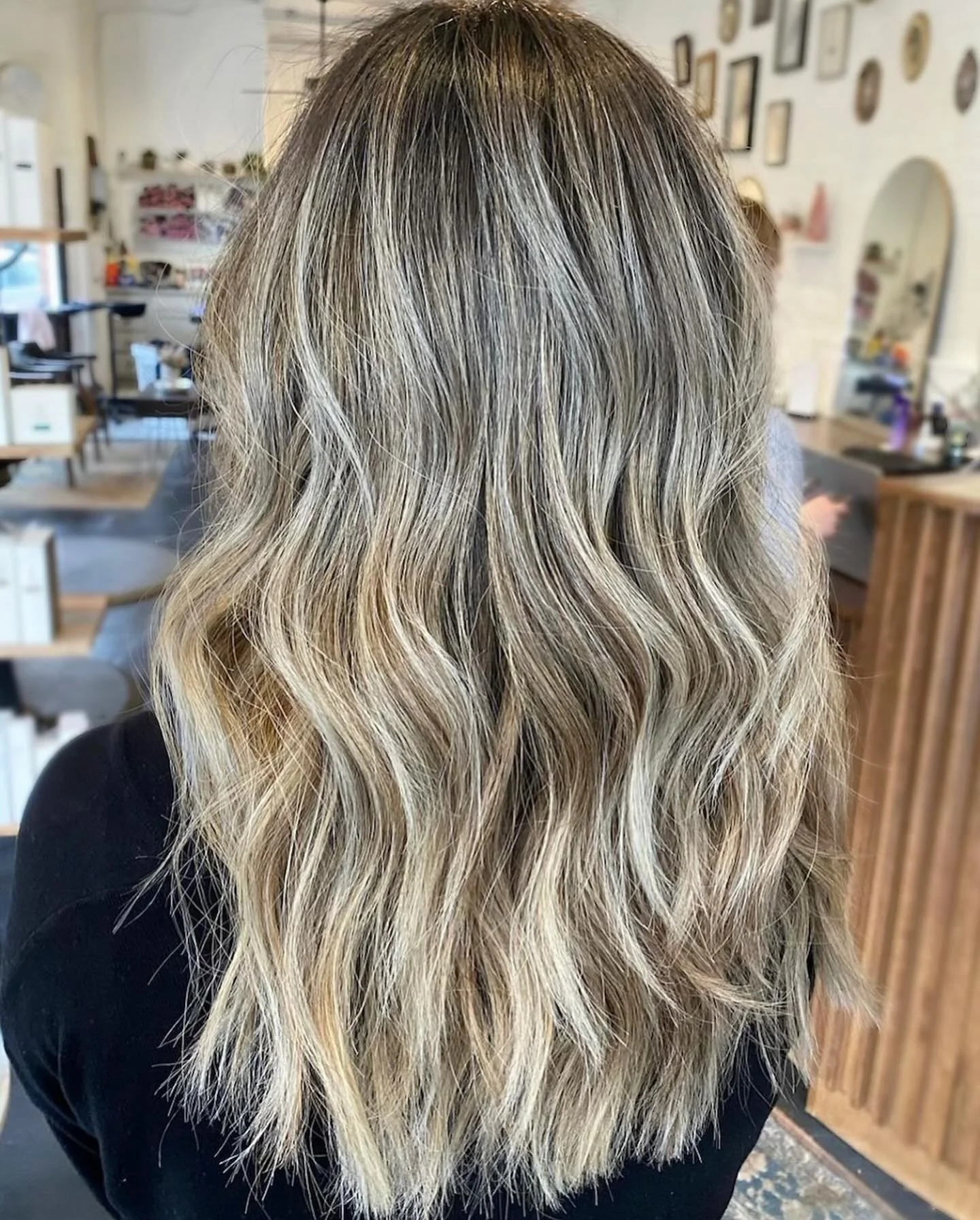 Any brunette knows the struggle of trying to get bright &amp; ashy but sometimes it happens 👌 
&bull; hair by Madeleine &bull;