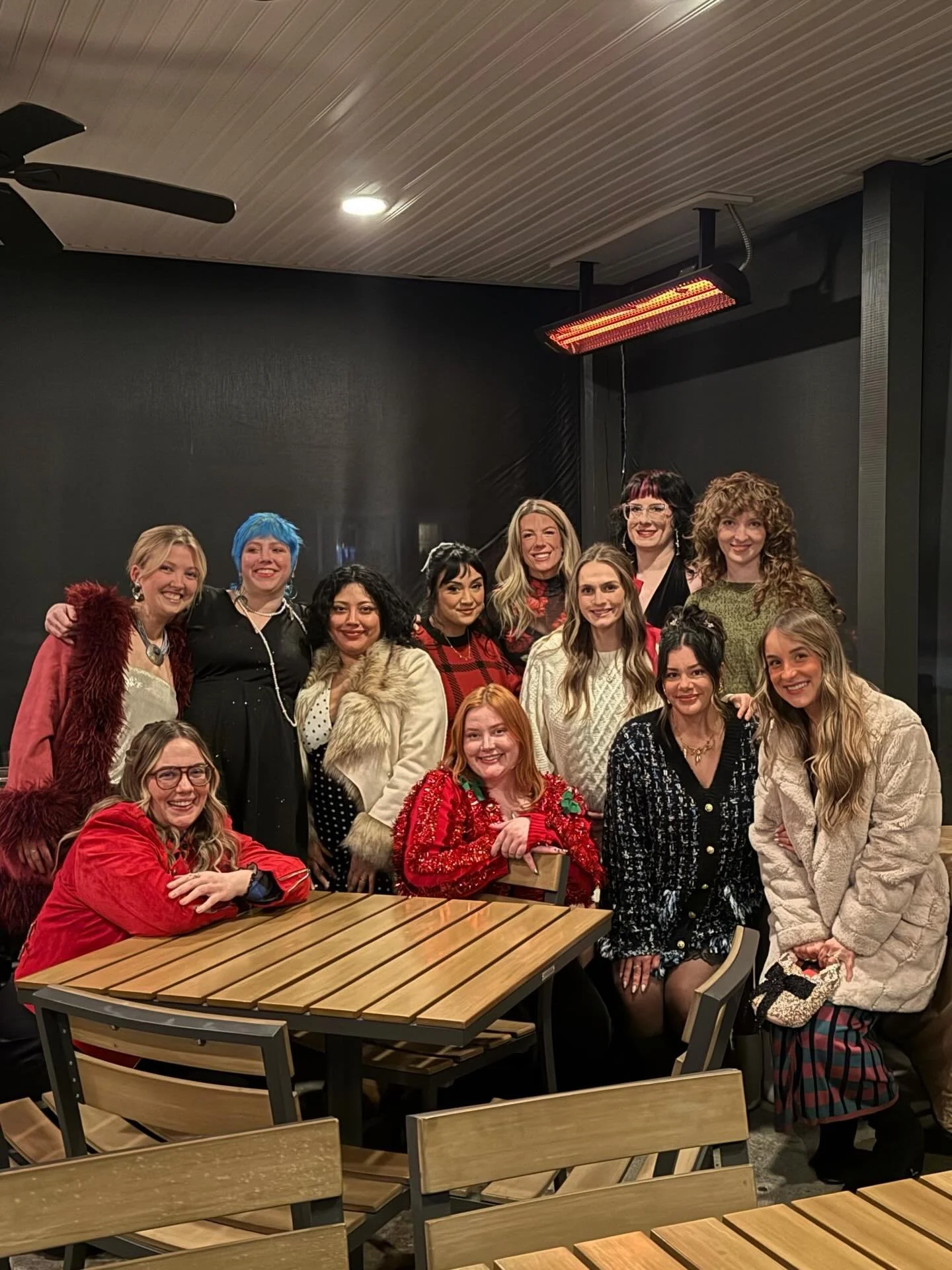 Happy holidays from our birch fam to yours!! ❤️❤️ 

and please swipe for how dirty ChatGPT did us when we asked it to make our background festive 😒🎄