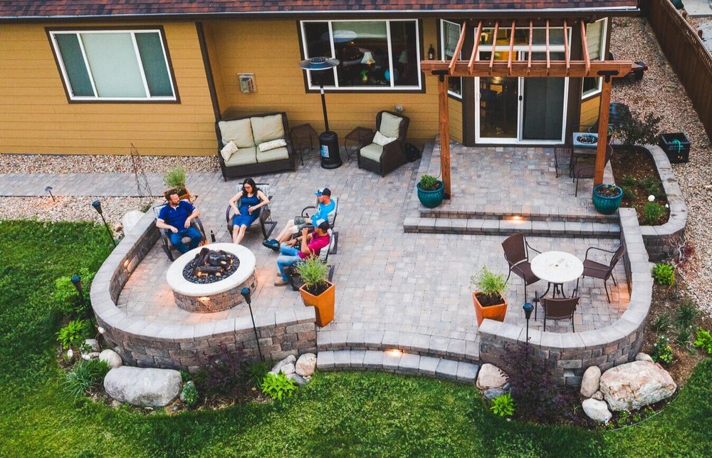 Paver Patio With Retaining Wall And Fire Pit Patio Ideas