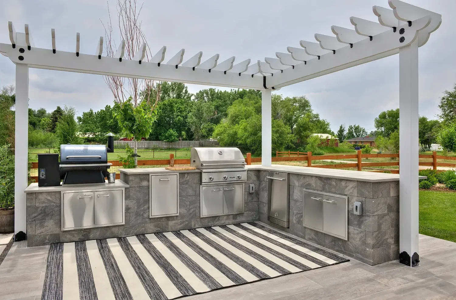 Patio with outdoor kitchen setup