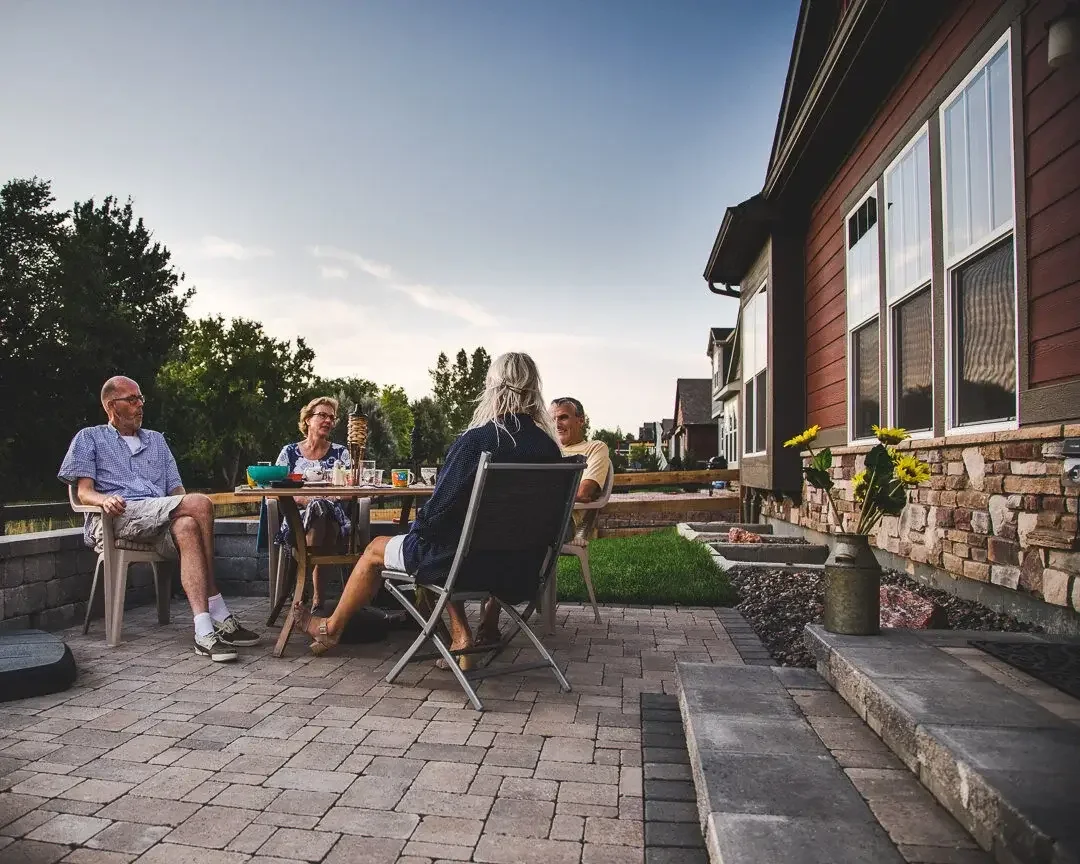 Simple modern patio with cafe style seating