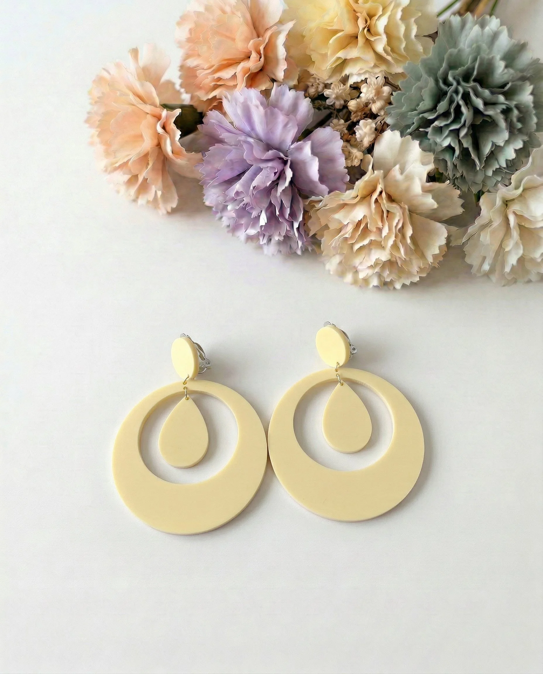 bata de cola_amarillo.jpeg