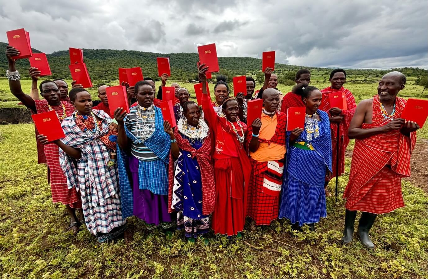 A praise report! Maasai Bibles eagerly received by church leaders in a remote village in Tanzania and a challenge to get them there from Kenya! Firstly a light aircraft, off road transport and then due to so much rain and most of the bridges washed a
