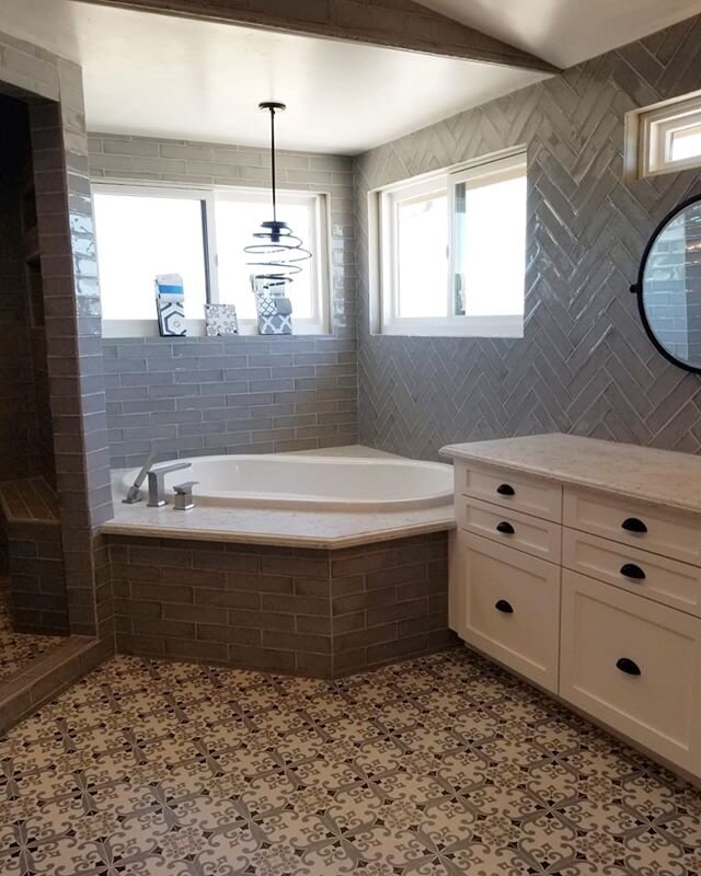 Finally got some pictures of the finished tile work done in this gorgeous master bath designed by Lacy Spano. What a masterpiece!