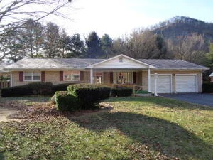 105 Maple Lane Covington, VA 24426