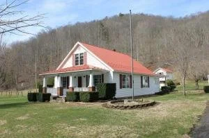 7600 Johnson Creek Rd Covington, Va 24426 (selling agent)