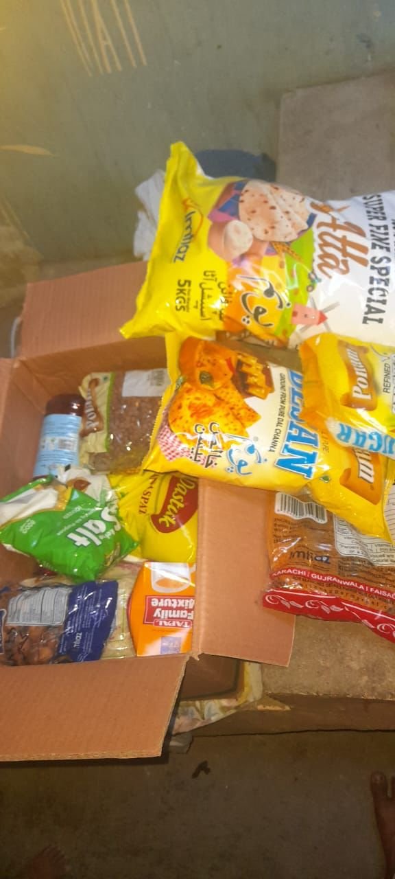 Distribuzione di generi alimentari e sostegno alle famiglie in Pakistan
