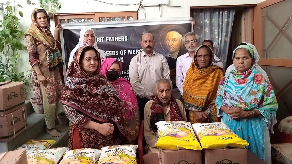 Distribuzione di generi alimentari e sostegno alle famiglie in Pakistan