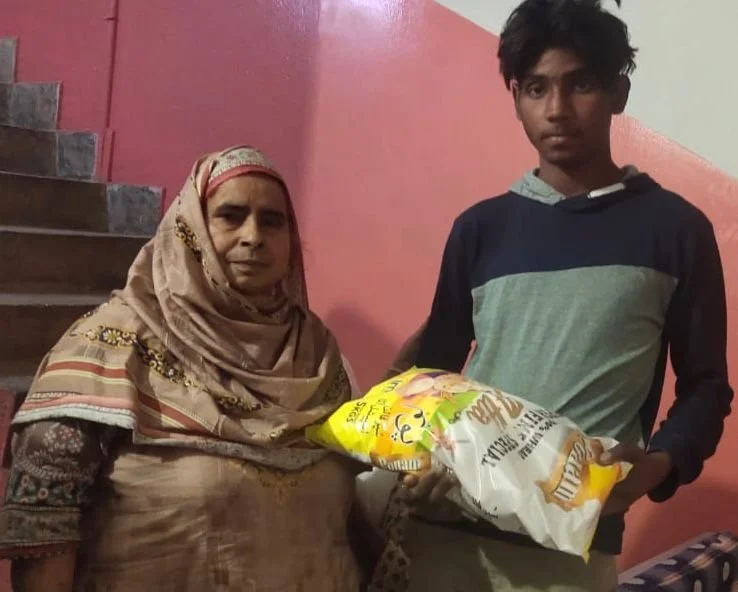 Distribuzione di generi alimentari e sostegno alle famiglie in Pakistan