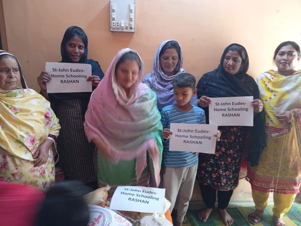 Distribuzione di generi alimentari e sostegno alle famiglie in Pakistan