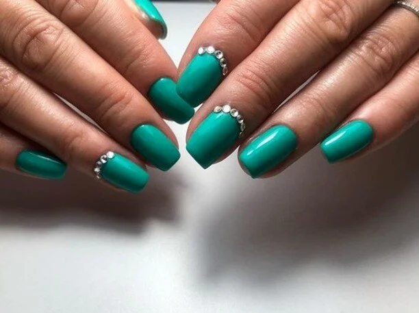 Emerald envy 💚

#semilac #semigirls #semilacnails #lakieryhybrydowe #paznokcie #paznokciehybrydowe #hybrydy #manicure #glitternails #green #greennails  #squarenails #solihull #followforfollowback #like4likes #nailsofinstagram #nails2inspire #solihul