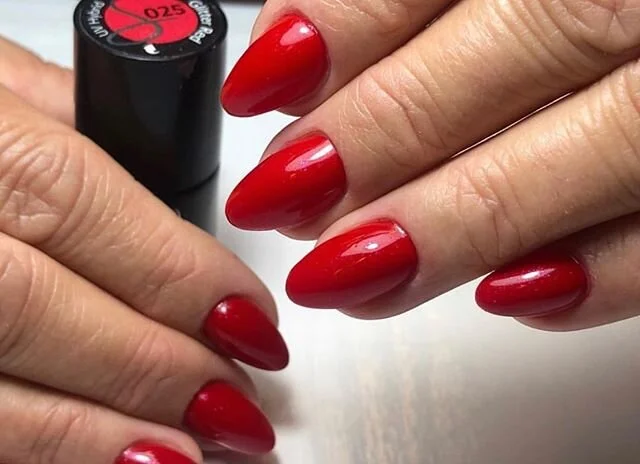 Glitter Red ❤️
.
.
.
.
.
#semilac #semigirls #semilacnails #lakieryhybrydowe #paznokcie #paznokciehybrydowe #hybrydy #manicure #starrynight #red #stars #red #rednails #almondnails #redglitter #solihull #followforfollowback #like4likes #solihullnails 