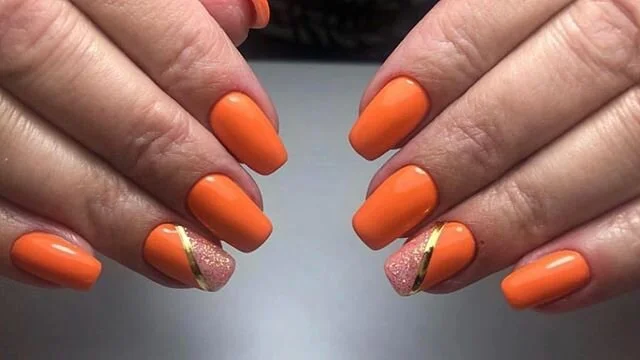 Mandarin tropics 🧡
.
.
.
.
.
.
#semilac #semigirls #semilacnails #lakieryhybrydowe #paznokcie #paznokciehybrydowe #hybrydy #manicure #glitternails #orange #orangenails #squarenails #solihull #followforfollowback #like4likes #nailsofinstagram #nails2