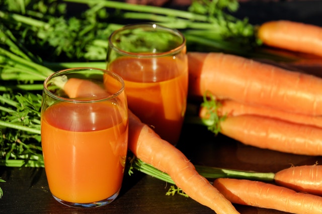 Juicing is a great way to detox your body and get the nutritional benefits of fruits and vegetables in a way that’s easy to consume and digest. It’s great if you’re on the GAPS Diet or not! How to detox with juices written by holistic healthcare practitioner and certified GAPS practitioner Amy Mihaly.