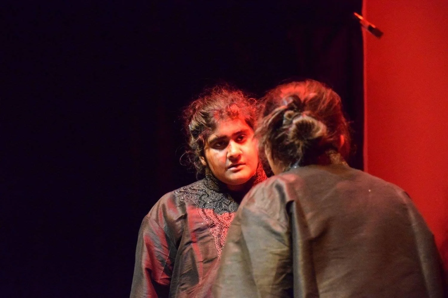ssu-03-red-light-duet.jpg