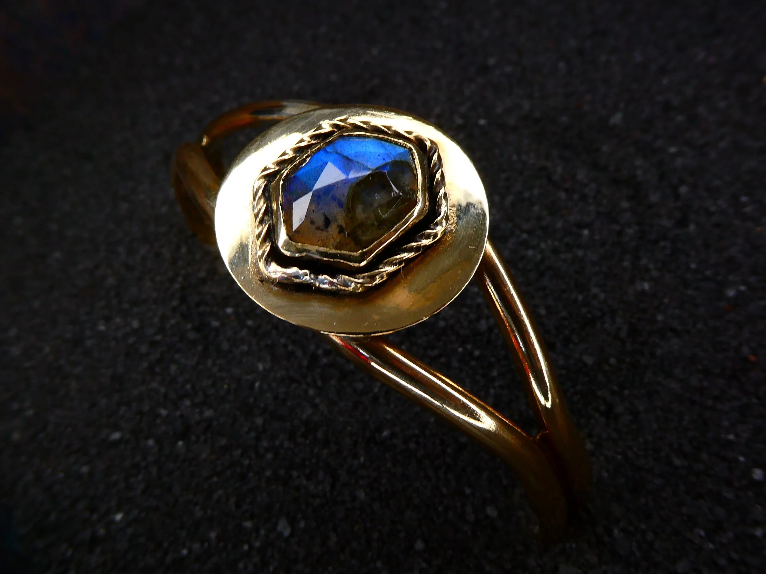 07687FF8-185B-44C3-B69B-F636B14F64AD