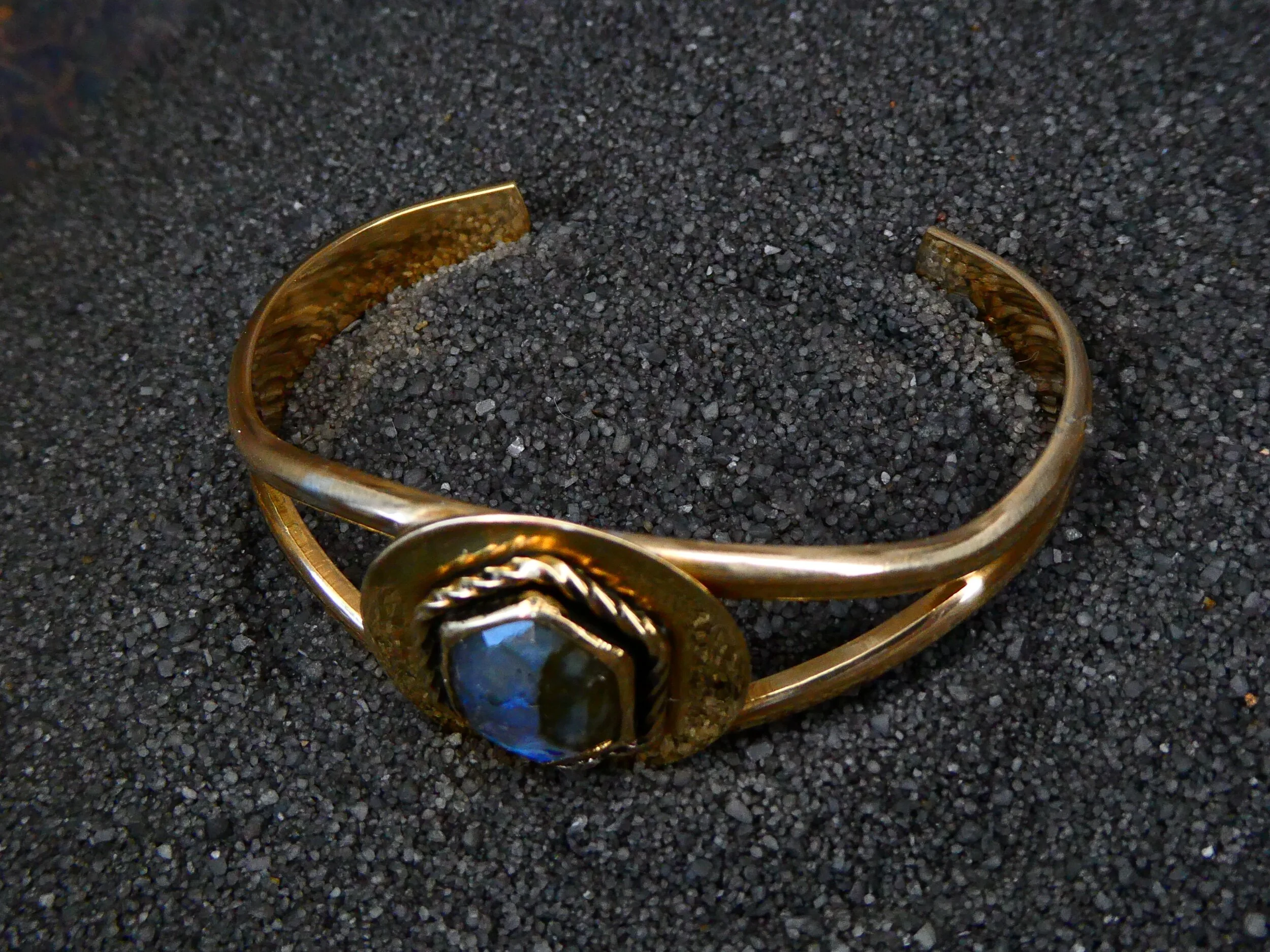 0C70D90F-D545-4D42-B393-9C55D6F4312D