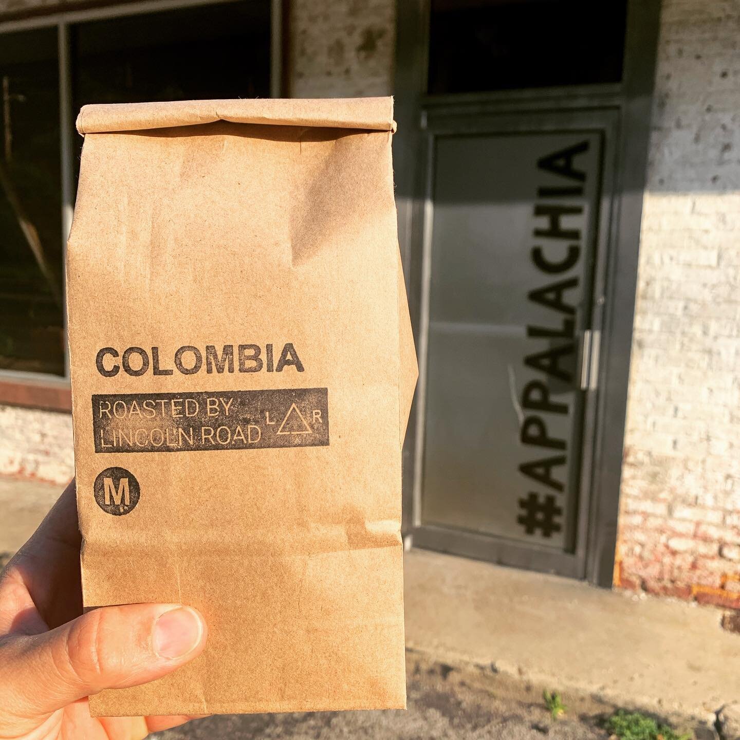 An absolute beautiful morning here at the roastery ☀️ first cup of Lincoln Road Colombian roast down - anybody else? And yes, I said &ldquo;first&rdquo; cup because it&rsquo;s certainly not my last today ☕️ 😎 #DoGoodThings #LincolnRoadRoastery #Appa