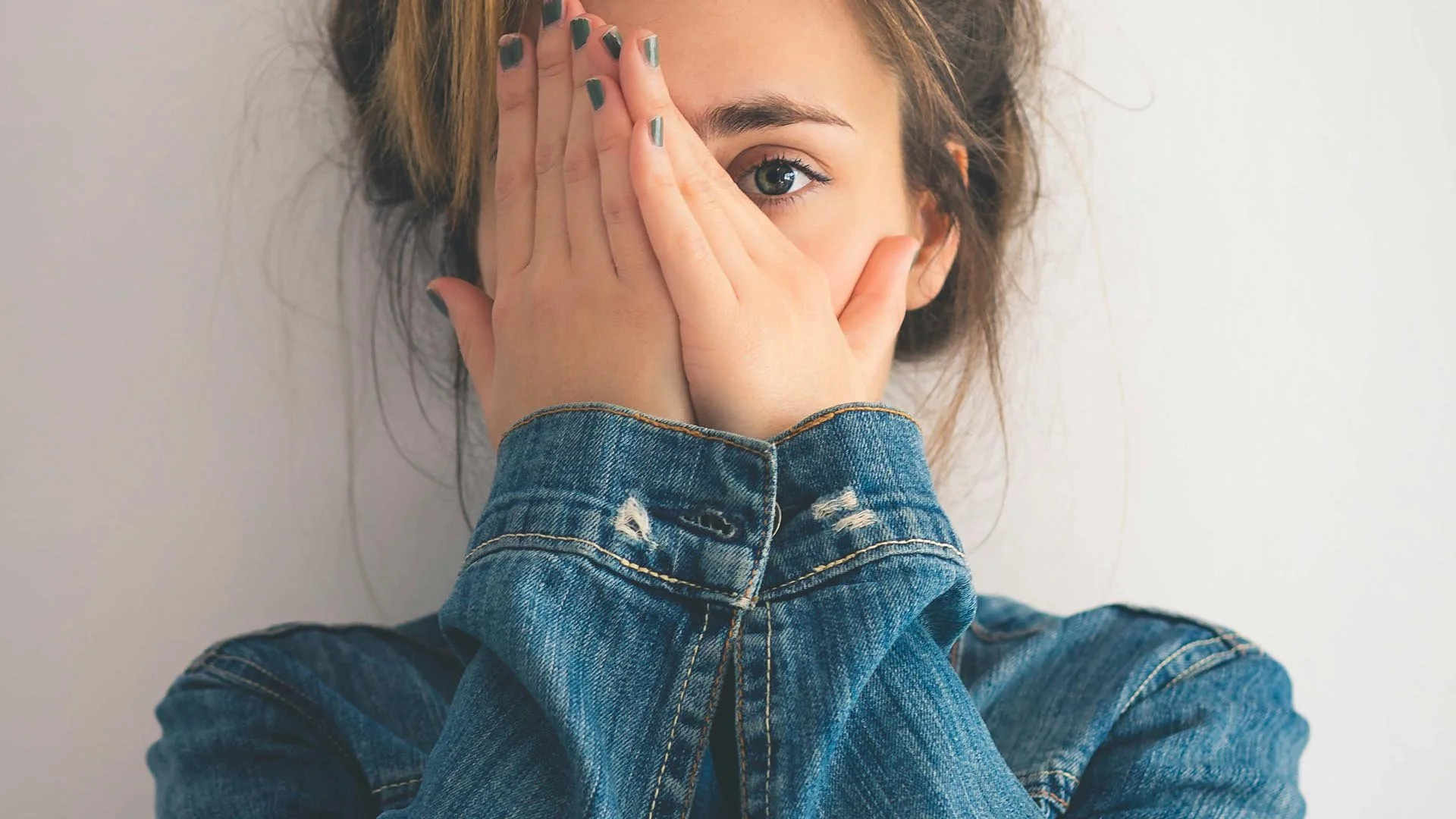 Quando o comer vira esconderijo, o corpo pede para voltar pra casa.