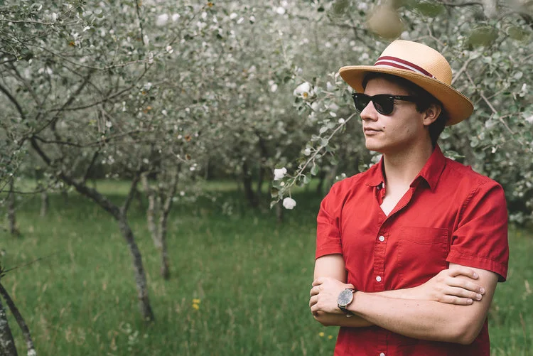 Man wearing elegancia tropical summer straw panama hat