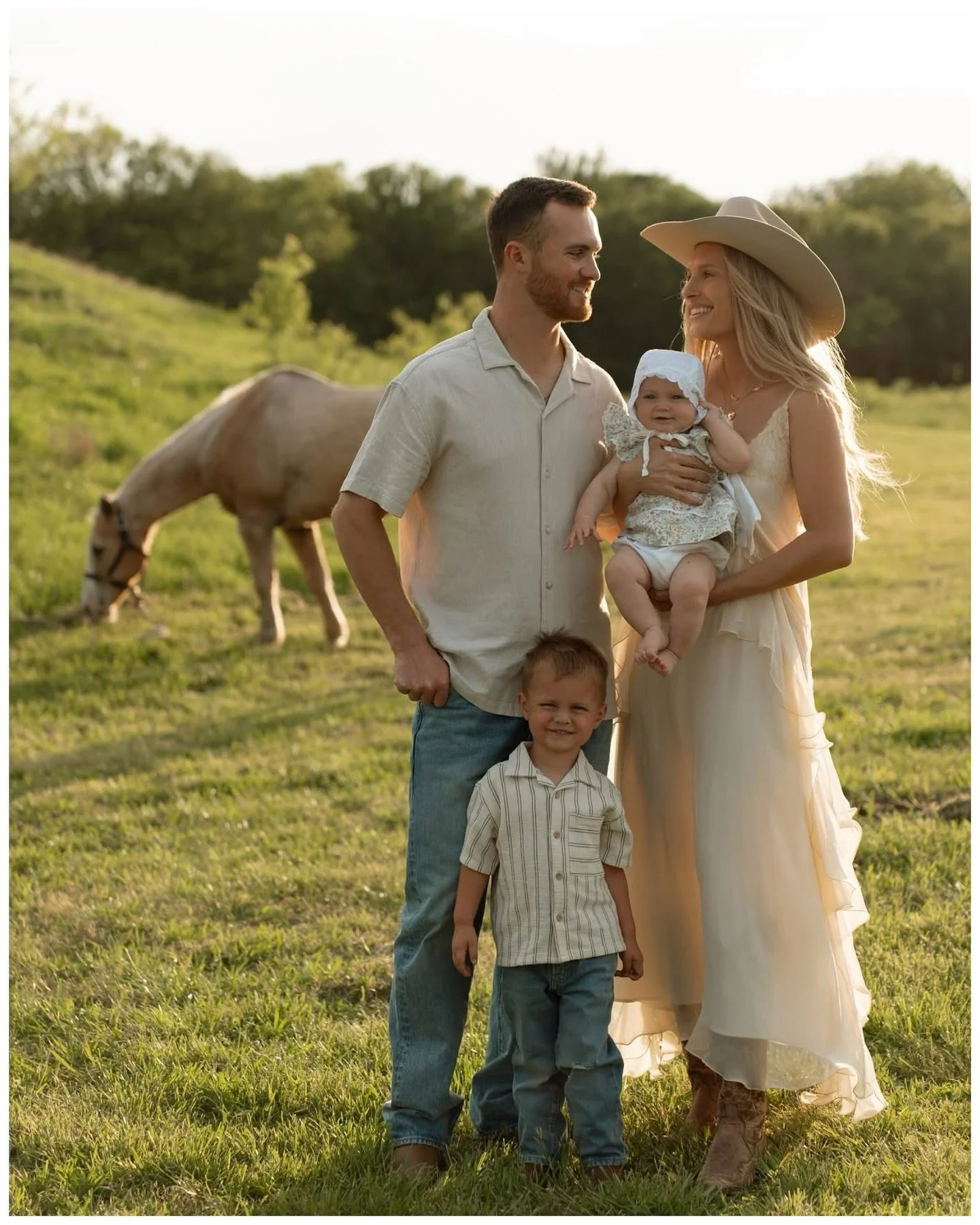 WILSON X LUCKY - the goodest boy + sweetest family captures. I love these so much.