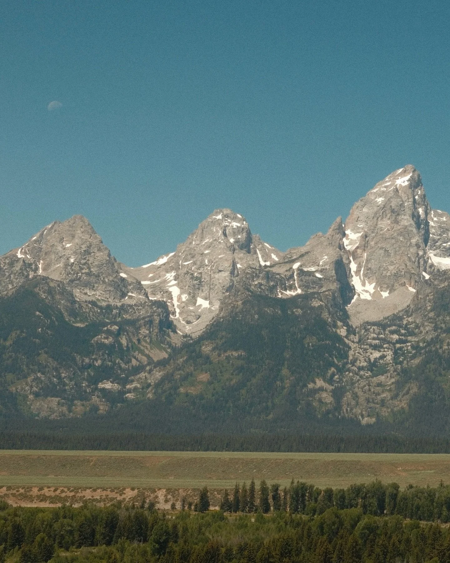 Wyoming on film + Fuji x100vi - the most beautiful, therapeutic place w/ my favorite people. Forever happiest in the mountains. WY has my heart. #documentyourdays #jacksonhole
