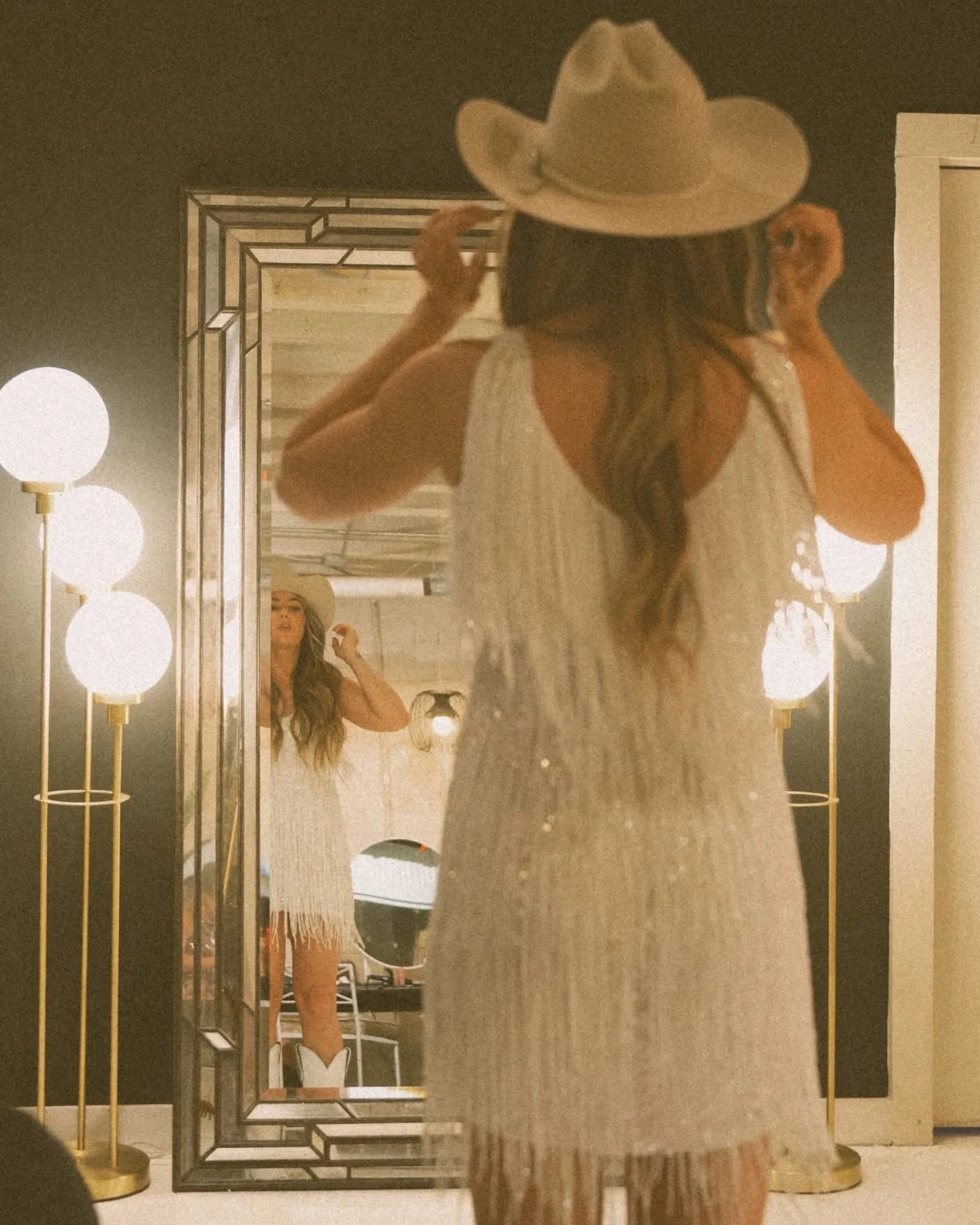 MR. + MRS. ANDERSON - THE AFTER PARTY - W/ A SWEET SURPRISE 🤍 🍼 
.
.
Fun Fact: The first time Scotty met Mr. Davis, Sam&rsquo;s whole life was crammed into a truck and trailer, ready to move her to Texas (bold move, Scotty)
.
.
.