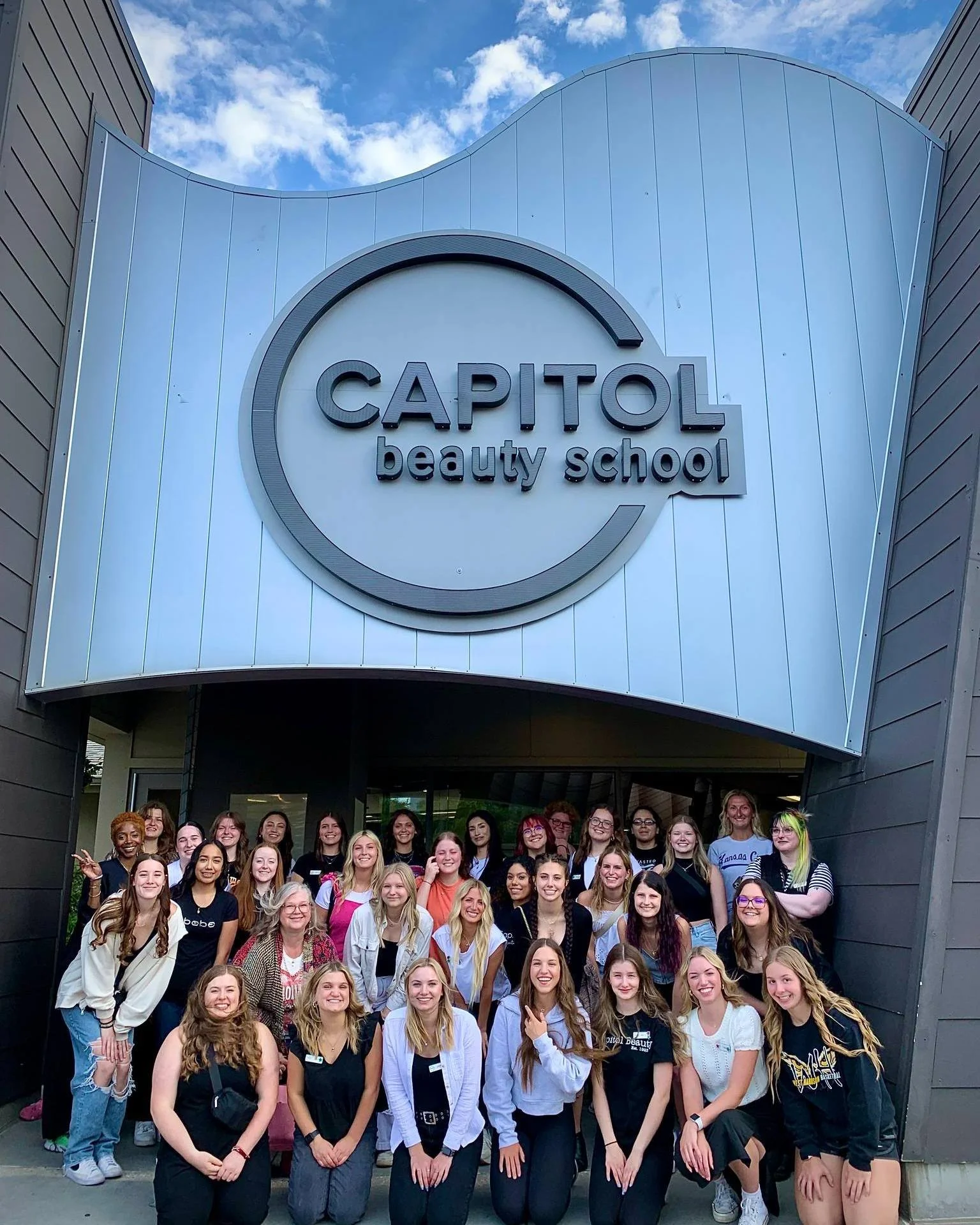 June Trial &amp; Hair: Salon Experience! 

Capitol cosmetology students styled our future students &amp; trained them on curling techniques, braiding and formal styles! ❤
.
.
.
.
.
#CapitolBeautyJourney 
#loveisinthehair 
#cosmetologystudents 
#capit