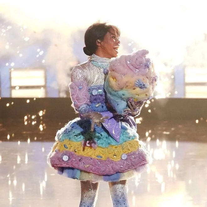 f7960373dd9001bc1abaac84f939d0d704-masked-dancer-gabby-douglas.2x.rsquare.w330.jpg