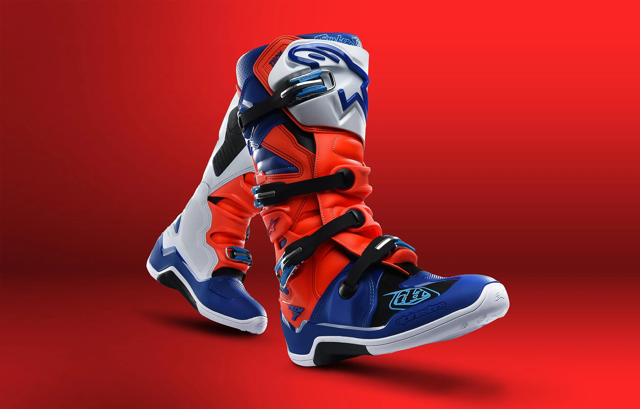 Photogrophy_Boots_Red.jpg