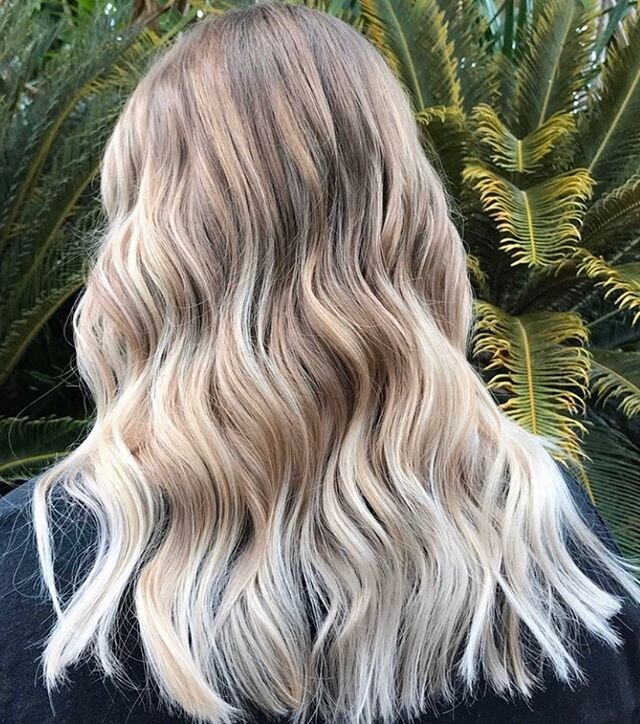 LOVE being blonde but hate the regrowth? 
Carefully placed low lights and highlights were used to create a seamless blend by brightening and rebalancing Maddys faded blonde... One of our favourite colours to do! ✨ -
-
-
-
#meltedblondes #meltedhair #