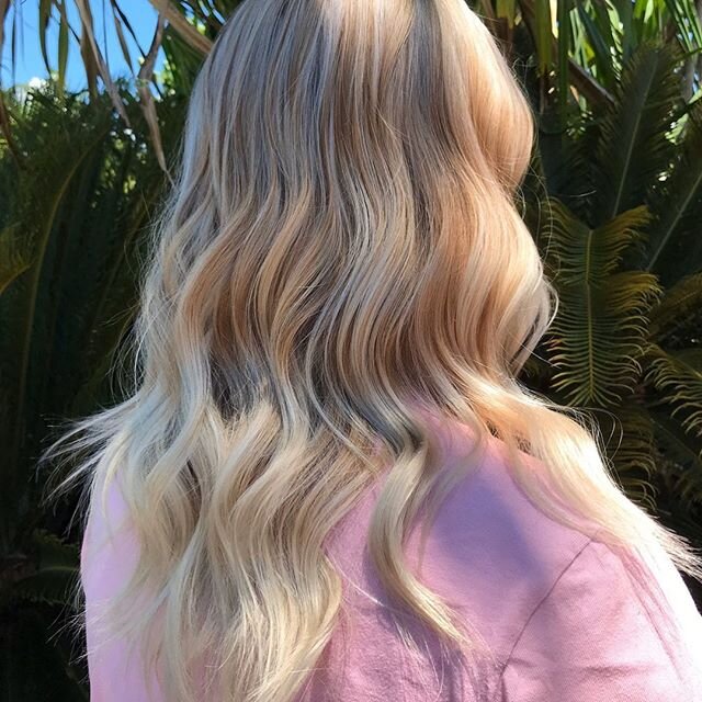 Serious blonde upgrade for Tanisha 🙌🏻 Kelly used a combination of weaves and slices in foil to start the process of lightening Tanishas old ombr&eacute;... gorgeous 💓
-
-
-
-
-
- 
#blondecolouristdarwin #bestblondedarwin #blondebombshell #beautifu