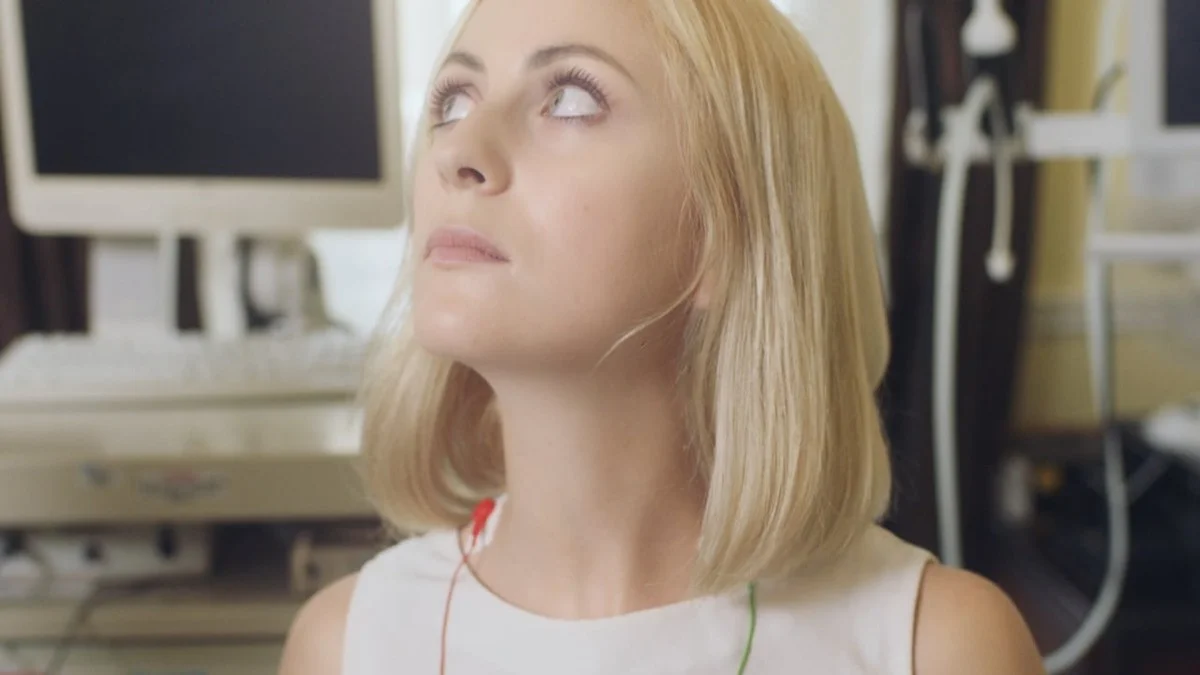 美麗的詛咒 — 令人昏厥的藝術家Marianna Simnett