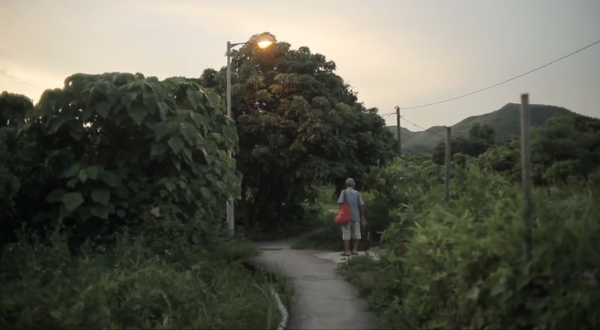 思緒撩亂的季節:沿著這路來到「彼岸之地」Whither my thoughts flow, to “Distance of Space” …