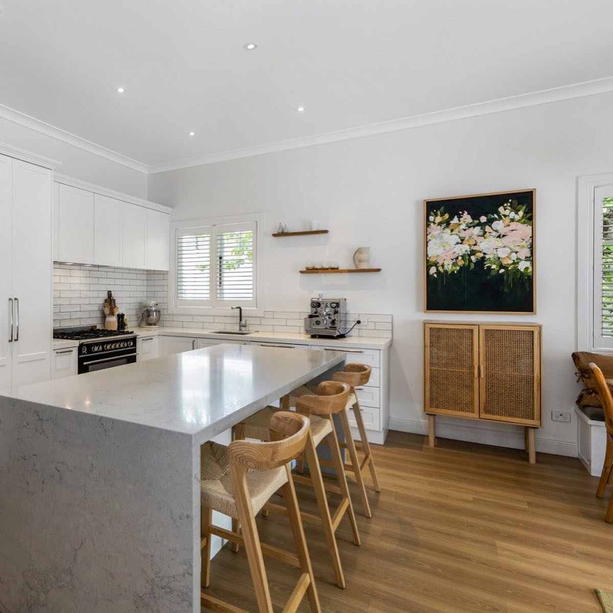 It&rsquo;s always a treat to stage homes such as these, imbued with love and care.  And as a added bonus these owners had some wonderful art to work with. 
.
.
#finer #finerhomes #partialstaging #homestaging #aucklandhomestaging #bungalow #homestylin