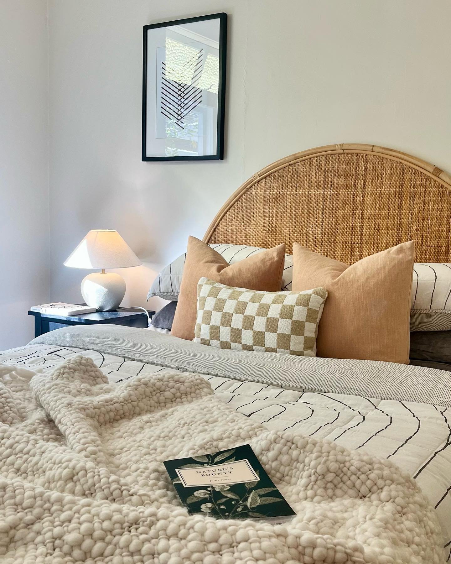Cozy is a must this time of year, right?!?
.
.
#finer #finerhomes #finerthings #finerthingsclub #homestaging #bedroomstyling #bed #bedroomdecor #bedroominspo #bedtime #bedroom #homestyling #aucklandhomestaging #aucklandrealestate