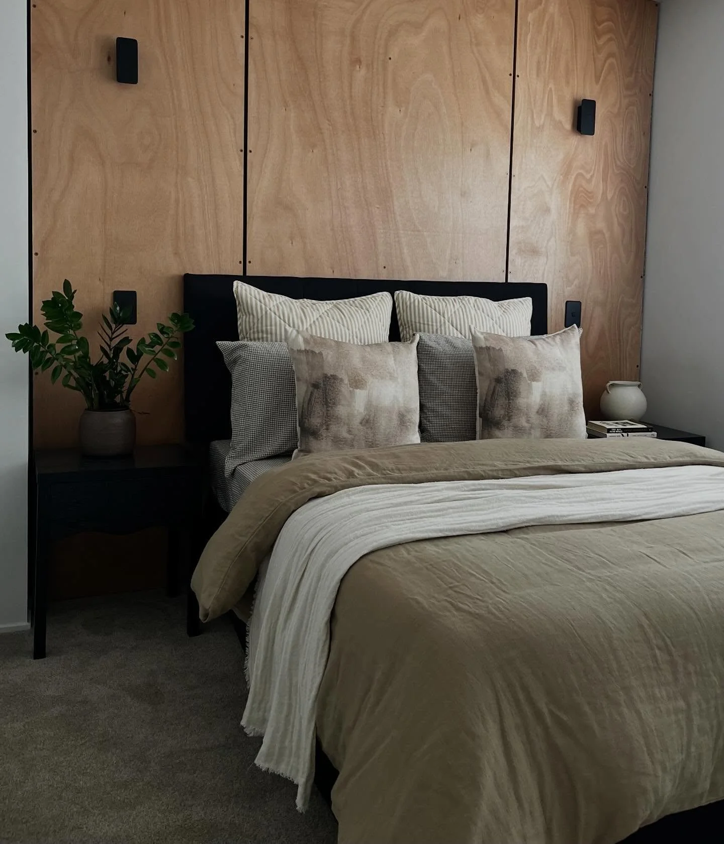 Neutral bedroom styling doesn&rsquo;t have to be boring &mdash; it&rsquo;s all about creating interest through layering and texture.  The perfect balance of cozy and calm 😌
.
.
#finerhomes #bedroom #homestaging #aucklandrealestate