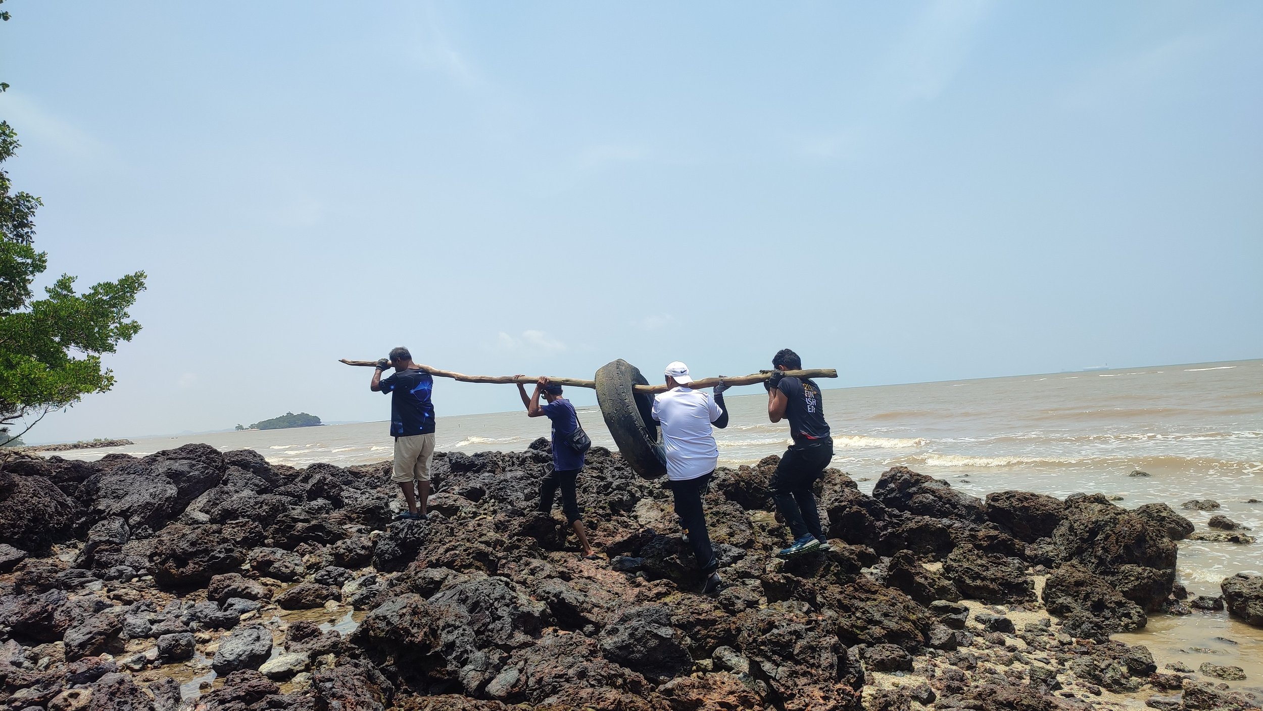 Beach cleanup in Pantai Dickson 2023