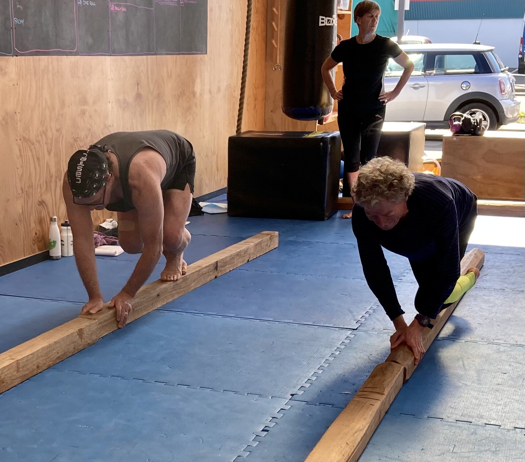 MovNat foot hand crawl