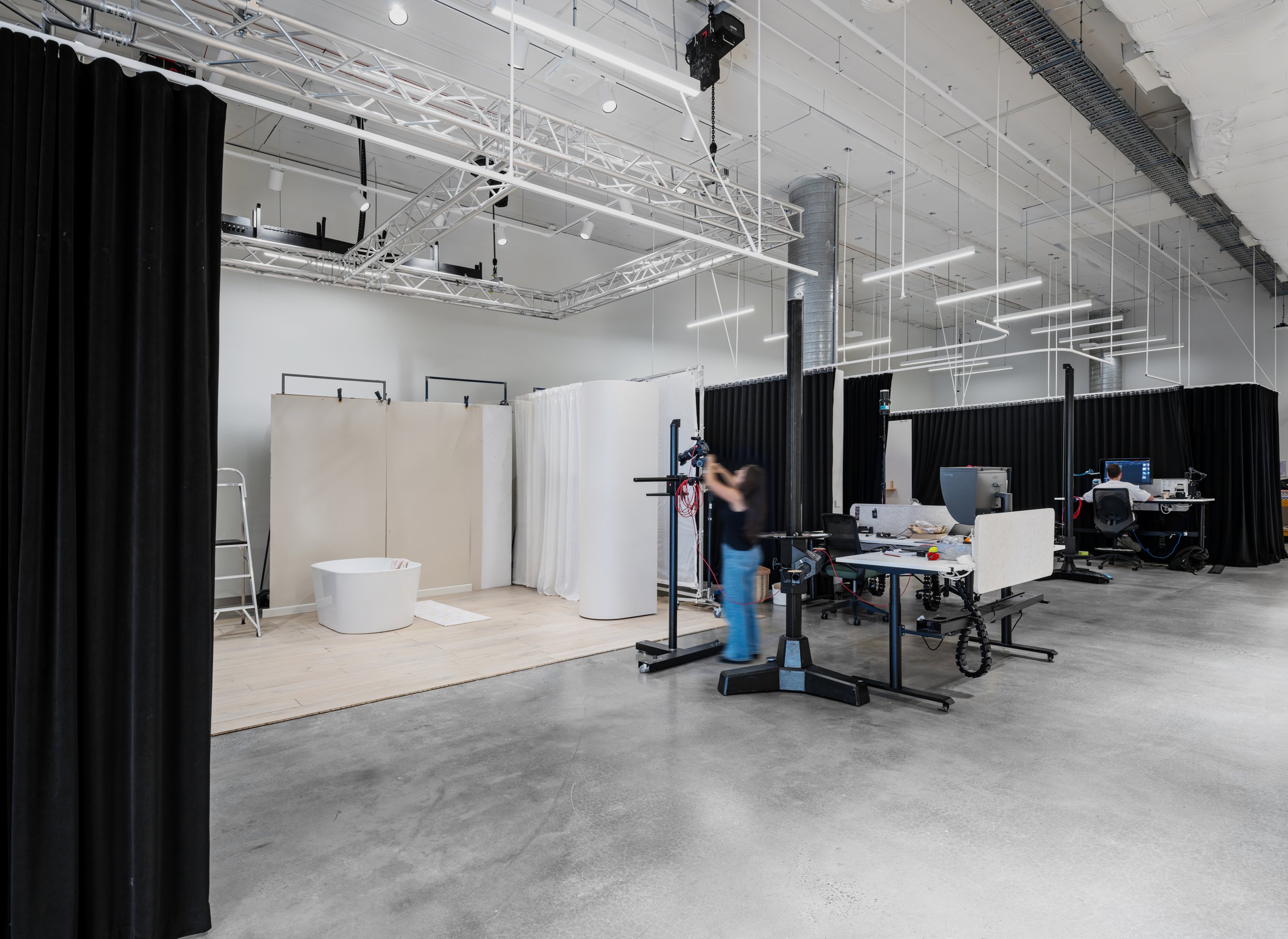  Photography studios, mechanised lighting rig 