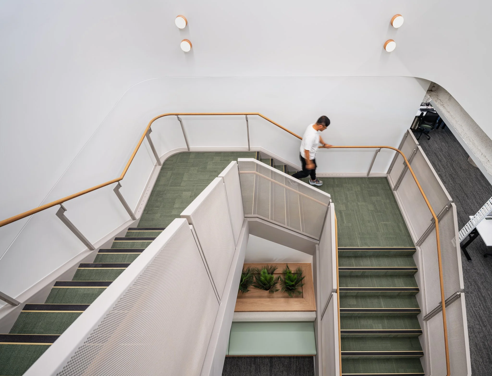 Interconnecting staircase