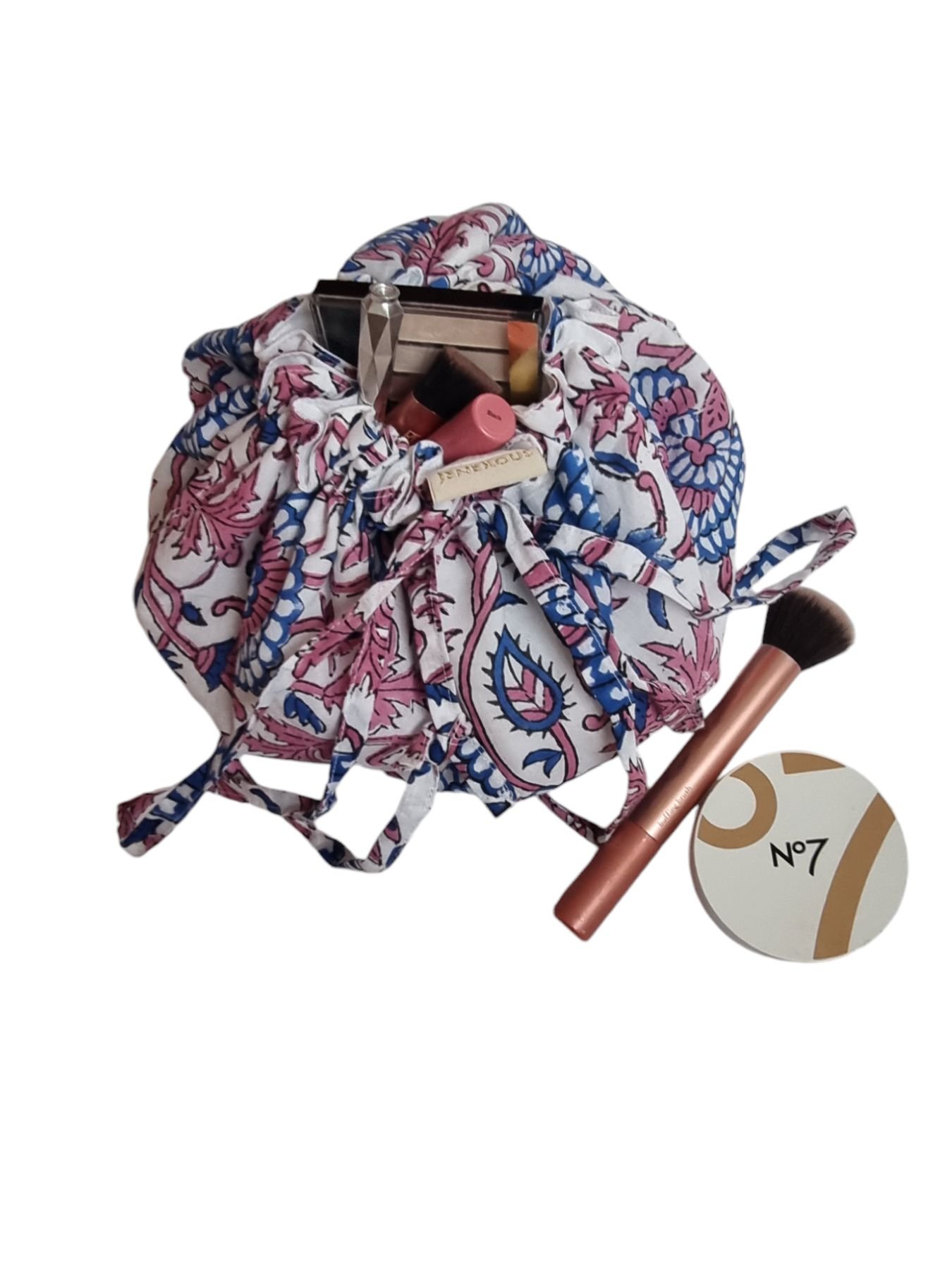 Circle-make-up-bag.jpg